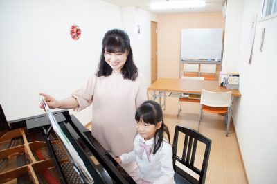 フェリーチェピアノ教室の小学生のピアノレッスン