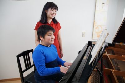 フェリーチェピアノ教室の小学生のピアノレッスン