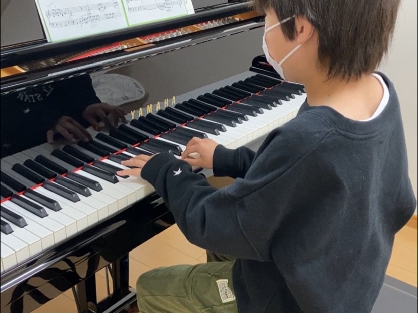 8歳くんトトロを弾く - 一人ひとりの個性を伸ばすピアノレッスン！4歳
